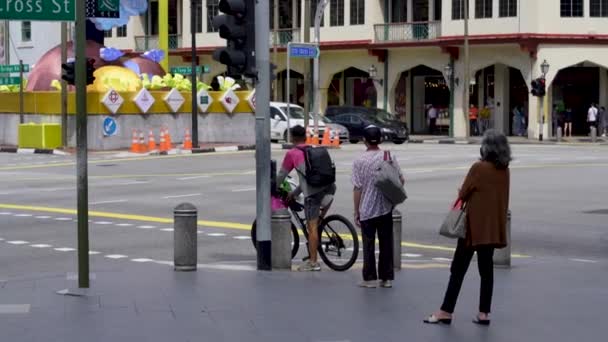Miejski Materiał Filmowy Ludzie Chodzący Ulicą — Wideo stockowe