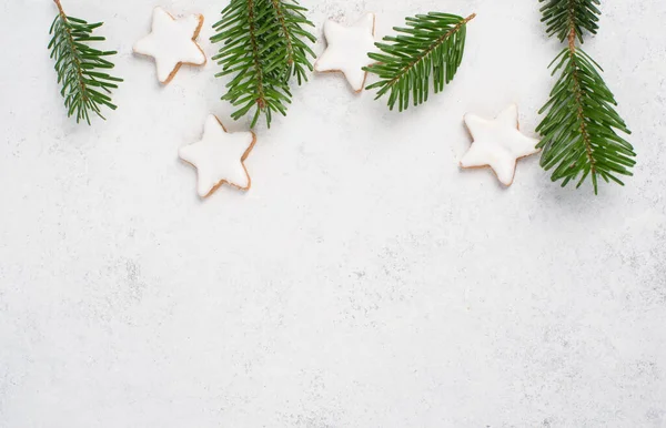 シナモンスター 伝統的なドイツのクリスマスクッキー ジンジャーブレッド 空のコピースペース モミのブラン — ストック写真