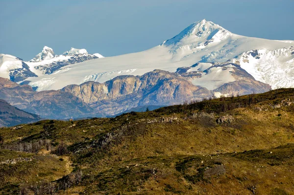 Picos Solitarios Raramente Visibles Elevan Sobre Campo Hielo Patagónico Sur —  Fotos de Stock