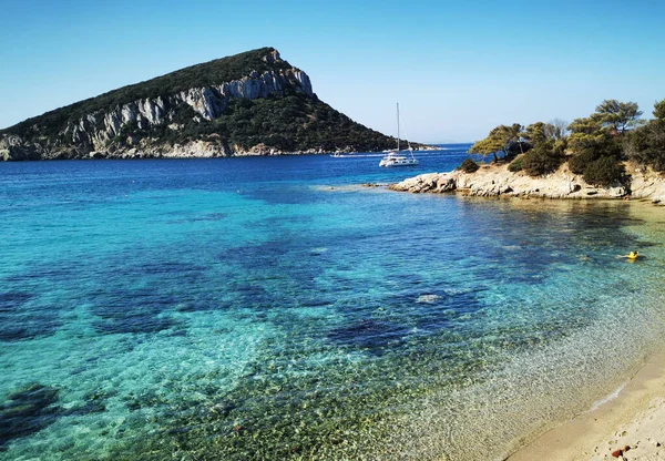 Vacker Utsikt Över Det Klara Transparenta Havet Och Berget Sardinien — Stockfoto