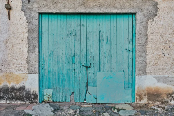Light Blue Painted Antique Wooden Door Facade Copy Space — Stok Foto