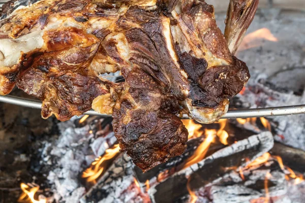 背景に灰のついた焼き肉 — ストック写真