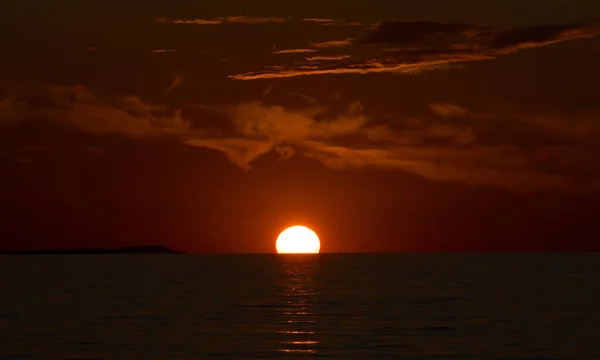 Une Vue Panoramique Sur Océan Lors Coucher Soleil Lumineux — Photo