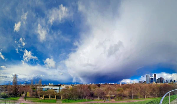 Giant Raincloud Falls City Canary Wharf London — Stock Photo, Image