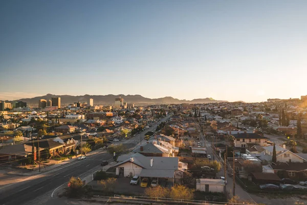 Una Splendida Vista Una Piccola Città All Alba — Foto Stock