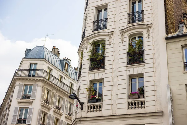 Ιστορικά Κτίρια Του Παρισιού Γαλλία Μια Ηλιόλουστη Μέρα — Φωτογραφία Αρχείου