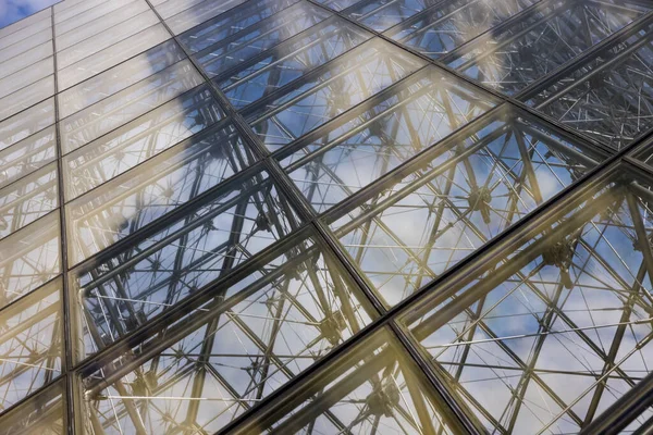 Скляні Стіни Історичного Музею Лувр Парижі Франція — стокове фото