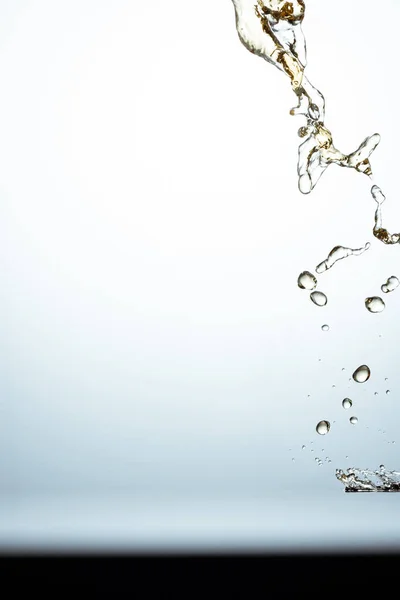Water Spatten Druppels Lichte Achtergrond Met Een Kopieerruimte — Stockfoto