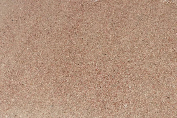 Рожеві Частинки Піску Пляжі Через Прозоре Море — стокове фото