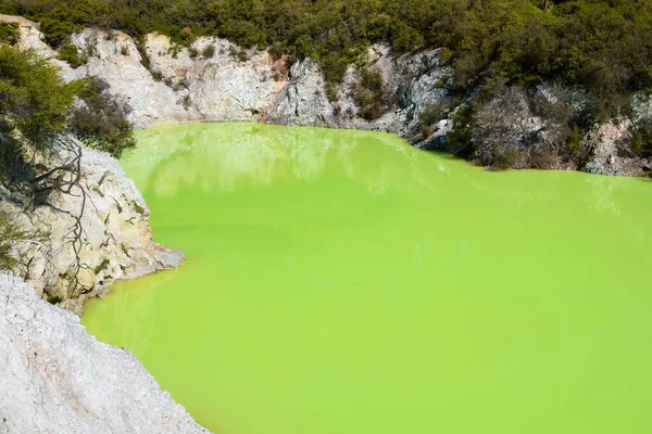 Lama Fervente Quente Fontes Verdes Enxofre Devido Atividade Vulcânica Wai — Fotografia de Stock