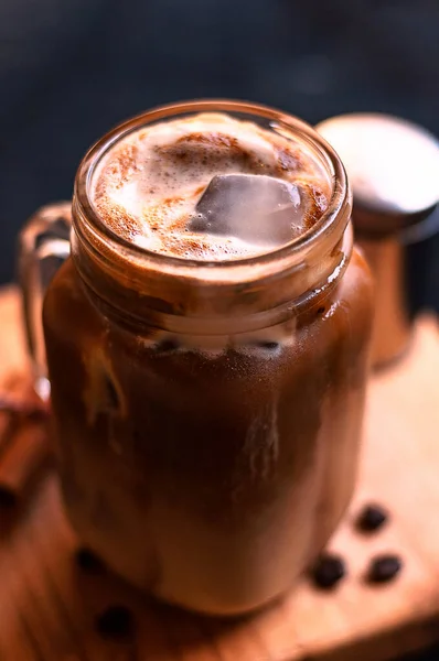 Closeup Shot Iced Creamy Latte Coffee Mug Roasted Beans Wooden — Stock Photo, Image