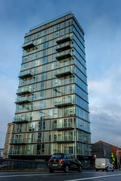 Dublin Irlanda Mar 2021 Tiro Vertical Edifícios Apartamentos Distrito Docklands — Fotografia de Stock