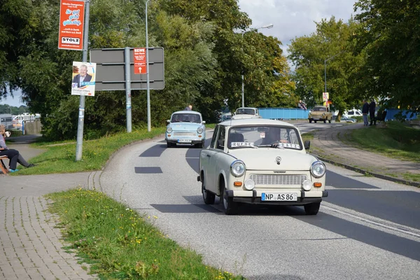 Ribnitz Damgarten Germany Aug 2021 Row Vintage Retro Automobiles Driving — Stock Photo, Image