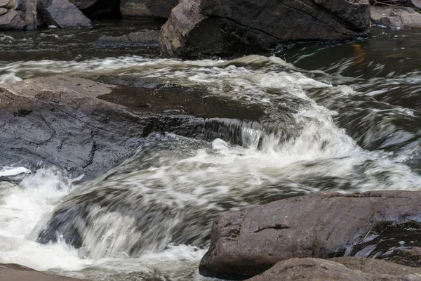 Uma Cachoeira Fluindo Egan Chutes Provincial Park Canadá — Fotografia de Stock