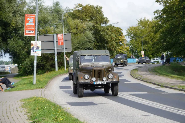 Ribnitzdamgarten Deutschland August 2021 Ein Großer Militär Lkw Fährt Ribnitz — Stockfoto