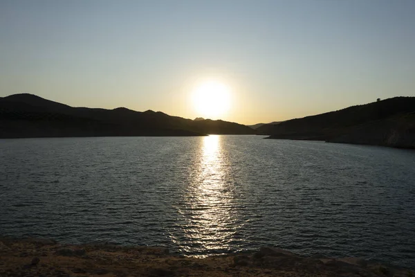 Een Prachtig Uitzicht Zonsondergang Hemel Reflecterend Zee — Stockfoto