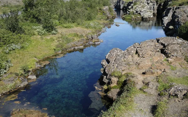 Řeka Čistou Vodou Skalními Útvary Národním Parku Thingvellir Island — Stock fotografie