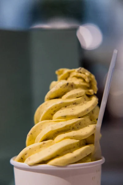 アイスクリームの垂直ショット — ストック写真