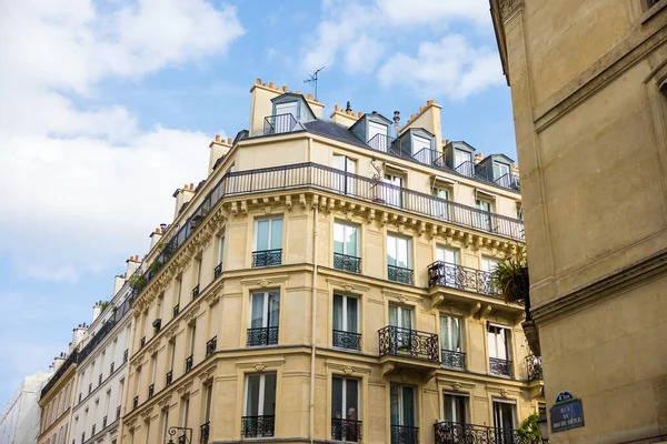 Чудовий Будинок Парижі Франція Сонячний День — стокове фото