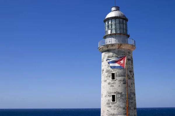 ハバナ キューバ 2021年8月25日 キューバのハバナ湾への入り口を守るモロ城砦の灯台 — ストック写真