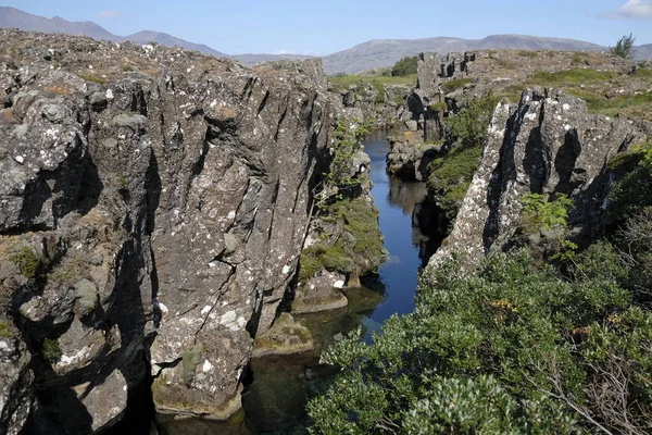 Río Con Aguas Cristalinas Formaciones Rocosas Parque Nacional Thingvellir Islandia — Foto de Stock