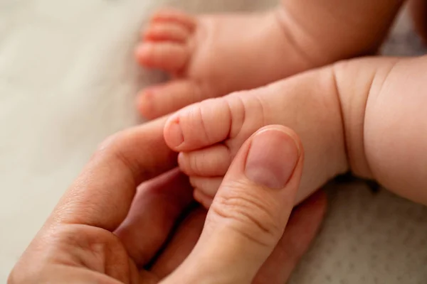 Closeup Shot Baby Feet Parent Hands — Stock Photo, Image