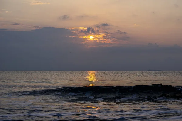 Una Hermosa Puesta Sol Sobre Mar — Foto de Stock