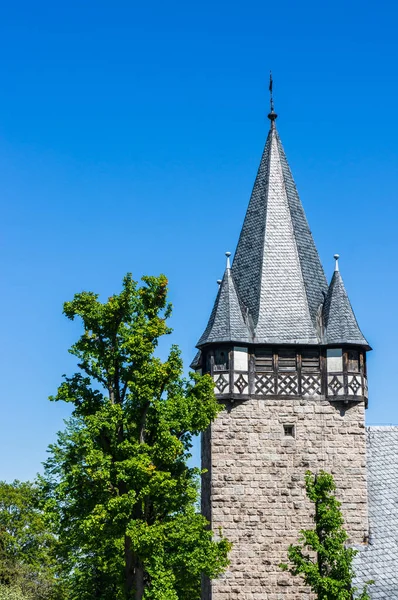 Karpacz Polsko Května 2018 Vysoká Věž Historické Budovy Pod Modrou — Stock fotografie