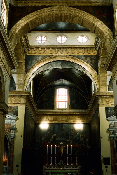 Plano Vertical Interior Una Iglesia — Foto de Stock