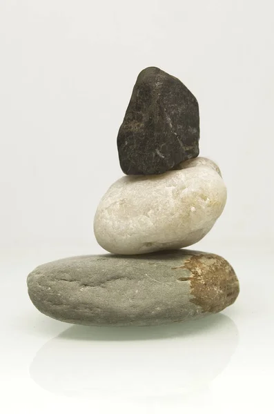 Zen Como Pila Piedra Sobre Fondo Blanco —  Fotos de Stock