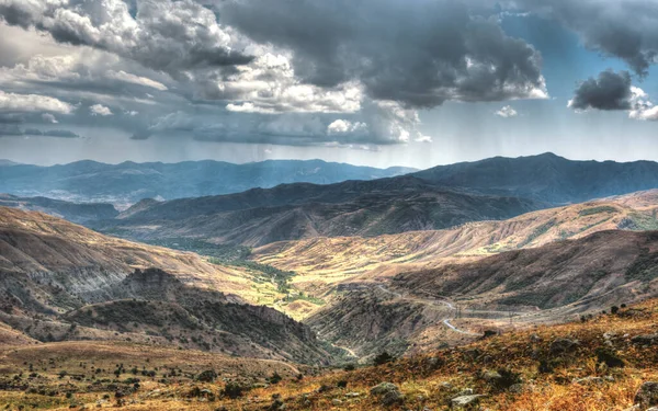 Paisaje Colinas Bajo Luz Del Sol Cielo Nublado Campo Armenia —  Fotos de Stock