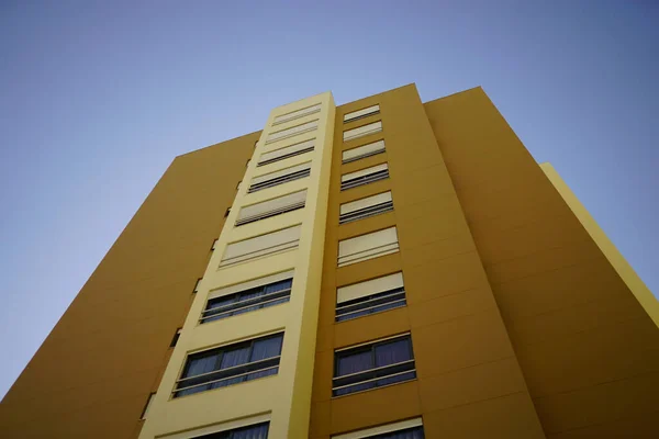 Lisboa Portugal Jul 2021 Una Vista Bajo Ángulo Edificio Residencial —  Fotos de Stock