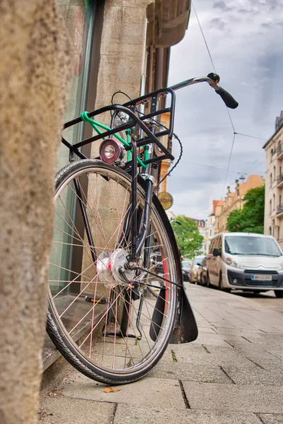 小城镇交通自行车经典 — 图库照片