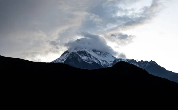 Monte Kazbek Nas Montanhas Caucasianas Geórgia — Fotografia de Stock