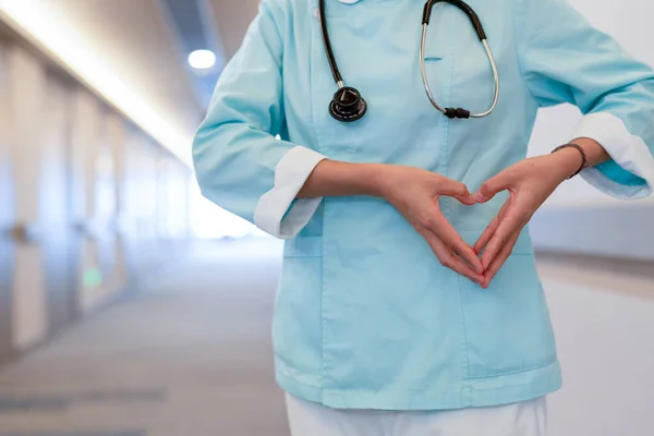 Shallow Focus Doctor Scrubs Making Heart Hand Gesture Hospital Hallway — Stock Photo, Image