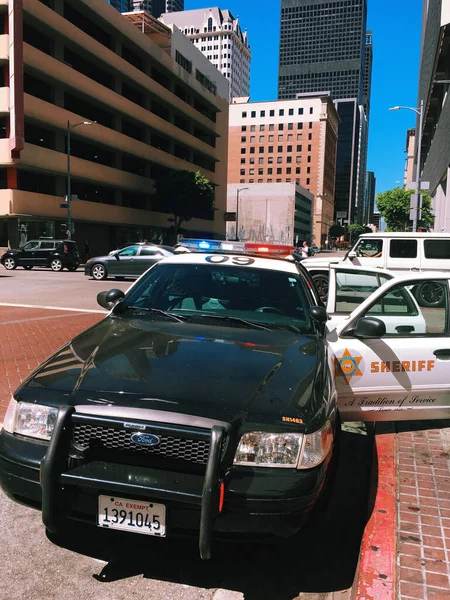 美国洛杉矶 2016年7月21日 加利福尼亚州洛杉矶街道上一辆警车的垂直镜头 — 图库照片