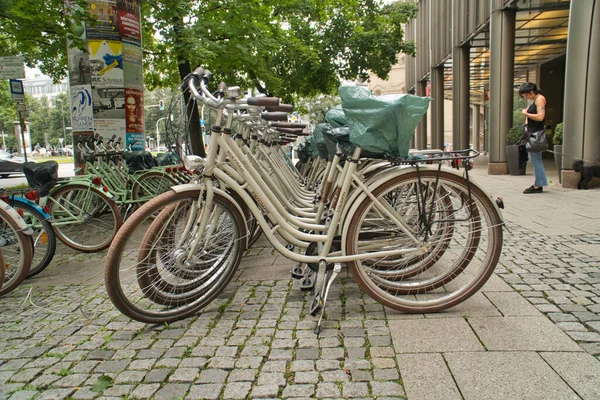 Alugar Uma Bicicleta Para Passeio Munique — Fotografia de Stock