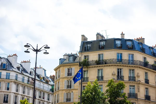 Paris Frankreich August 2021 Schöne Aussicht Auf Wohnhäuser Mit Balkon — Stockfoto