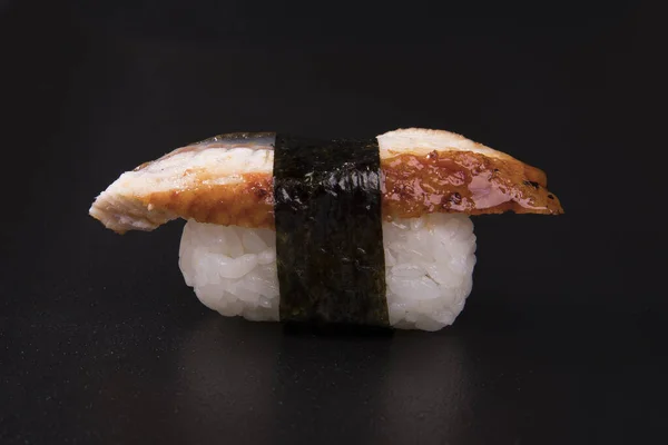 Gros Plan Sushi Anguille Unagi Sur Fond Noir — Photo