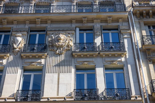 Een Prachtig Woongebouw Met Balkons Parijs Frankrijk — Stockfoto