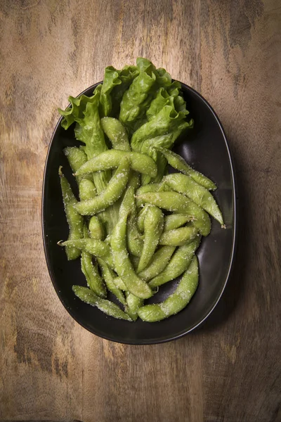 Vista Dall Alto Fagioli Edamame Lattuga Serviti Piatto Nero Una — Foto Stock