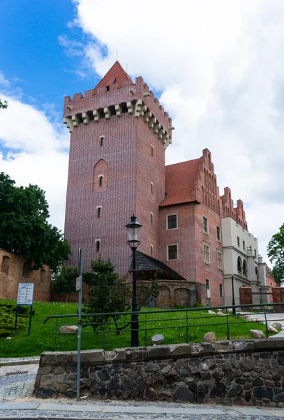 Poznan Polônia Abr 2016 Antigo Castelo Real Com Torre Perto — Fotografia de Stock