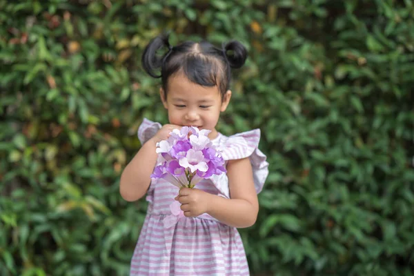 Pretty Thai Child Pink Dress Smiling Holding Bunch Flowers Green — Stock Photo, Image