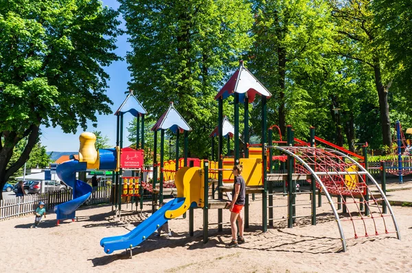 Karpacz Polen Mei 2018 Een Kleurrijke Speeltuin Met Spelende Kinderen — Stockfoto