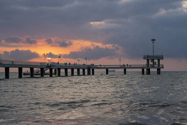 Una Vista Panoramica Burgas Bridge Accanto Giardino Sul Mare Con — Foto Stock