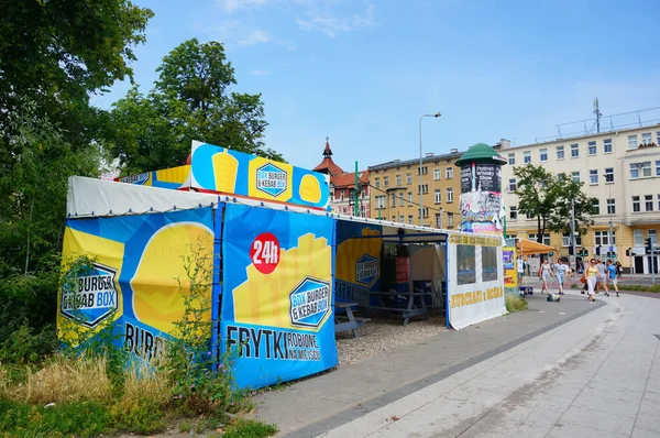 Poznan Lengyelország 2017 Július Órás Gyorsbüfé Roosevelt Utcai Járda Mellett — Stock Fotó