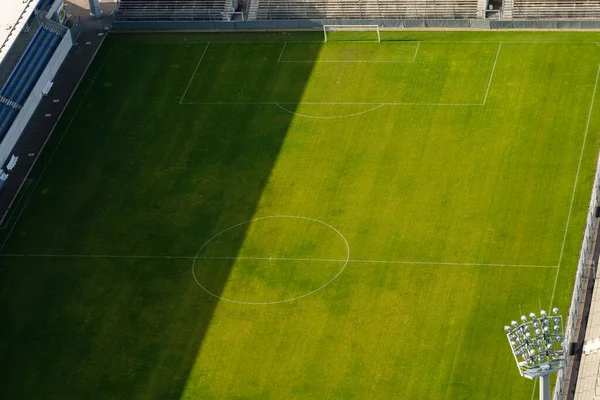 Vue Aérienne Bâillement Vide Stade Football Avec Projecteur Partiellement Couvert — Photo