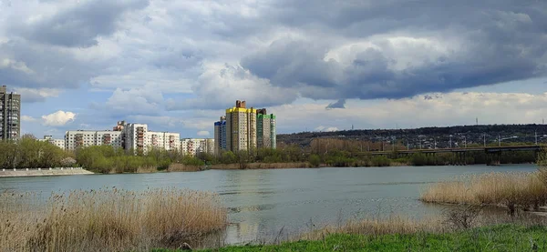 Het Belgrado Uitzicht Aan Het Water Met Lucht Achtergrond — Stockfoto