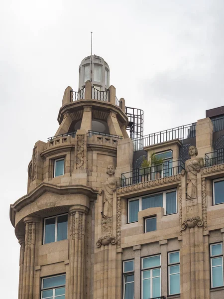 Colpo Verticale Vecchio Edificio Contro Cielo Oporto Portogallo — Foto Stock