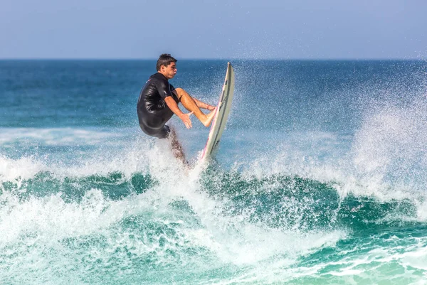 Florianopolis Brazil Května 2019 Surfař Vlně Praia Mocambique Florianopolis Brazílie — Stock fotografie